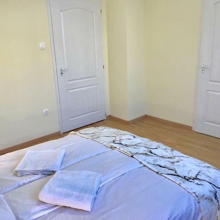 Ella Apartman Debrecen Bagian luar foto