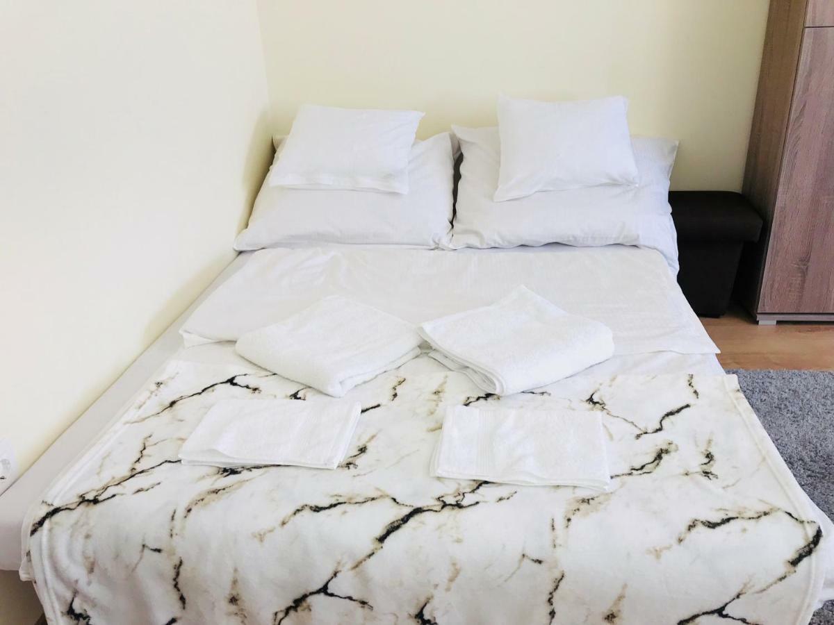 Ella Apartman Debrecen Bagian luar foto
