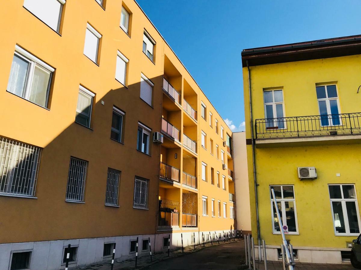 Ella Apartman Debrecen Bagian luar foto