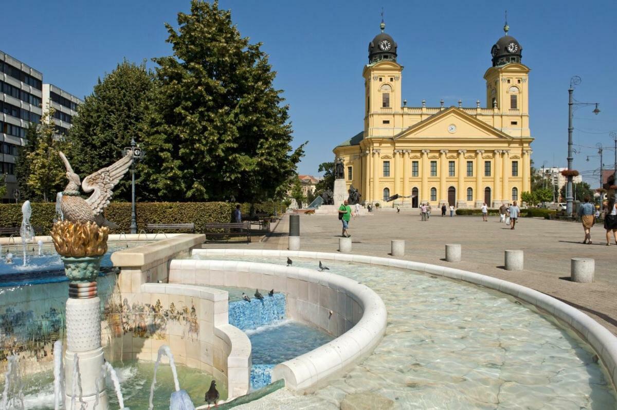Ella Apartman Debrecen Bagian luar foto