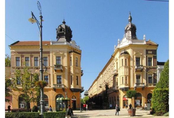 Ella Apartman Debrecen Bagian luar foto