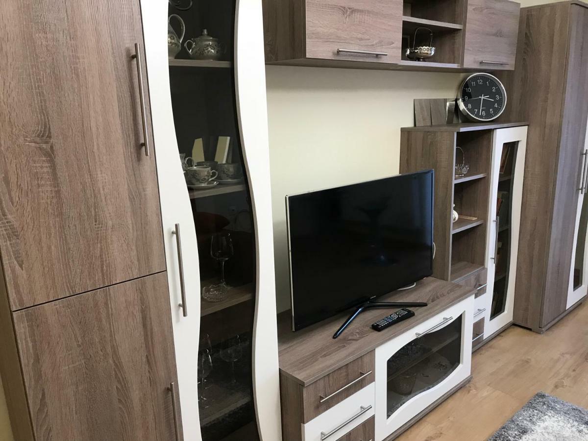Ella Apartman Debrecen Bagian luar foto